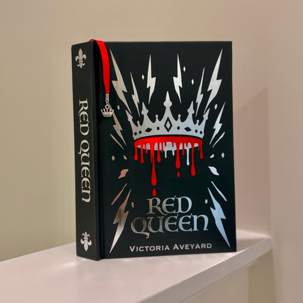 Red Queen Handmade Hardcover